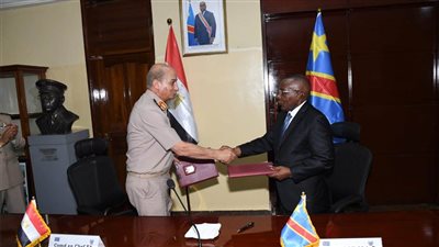 وزير الدفاع يعود إلى أرض الوطن عقب إنتهاء زيارته الرسمية إلى 