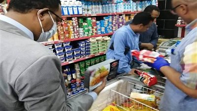محافظ الإسماعيلية يوجه بشن حملات رقابية لضبط الأسواق
