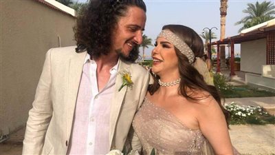 دنيا عبدالعزيز تحتفل بزفافها والراقصة دينا تحيي الحفل