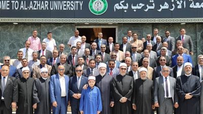مجلس جامعة الأزهر يهنئ طلاب كلية الهندسة لفوزهم بجائرة التميز الأمريكية ويشيد برواق قنا