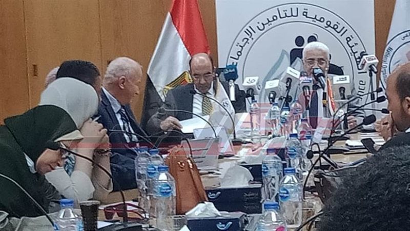 خلال الاجتماع