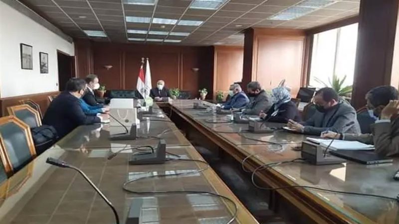 خلال الاجتماع