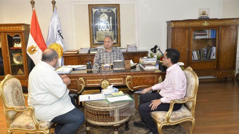 محافظ أسيوط خلال