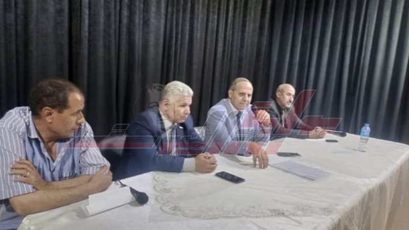 خلال الاجتماع