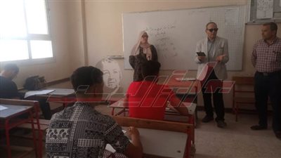 وكيل تعليم كفر الشيخ يتفقد لجان الدبلومات الفنية لأداء 32 ألفا و699 طالبا