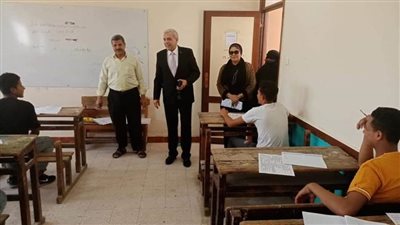  وكيل وزارة التربية والتعليم بالإسماعيلية يتفقد عددًا من لجان امتحانات الدبلومات الفنية