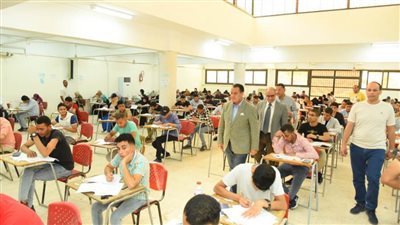 نائب رئيس جامعة أسيوط يتفقد أعمال امتحانات نهاية العام الجامعي 2021/2022 