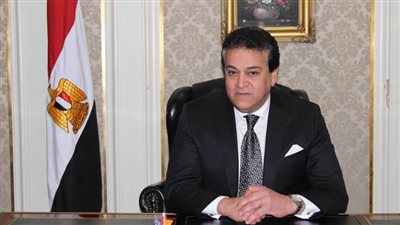 وزير التعليم العالي يستعرض تقريرًا حول التعاون مع جامعة أكسفورد