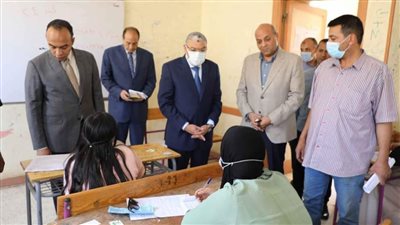 محافظ المنيا يتابع امتحانات الدبلومات الفنية.. 65 ألف طالب وطالبة يؤدون الامتحانات خلال 204 لجان