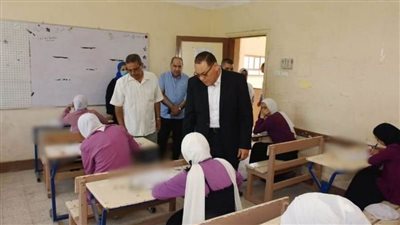 محافظ الشرقية يتفقد لجان امتحانات الدبلومات الفنية بالثانوية الفندقية بالزقازيق 