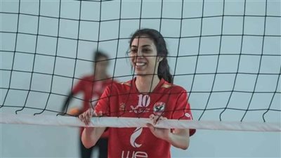 الجهاز الطبي لطائرة سيدات الأهلي يطمئن على مايا ممدوح