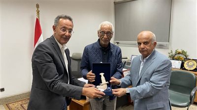 سفير سلطنة عمان يزور متحف الحضارة