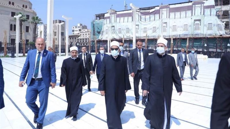 الإمام الأكبر بمسجد