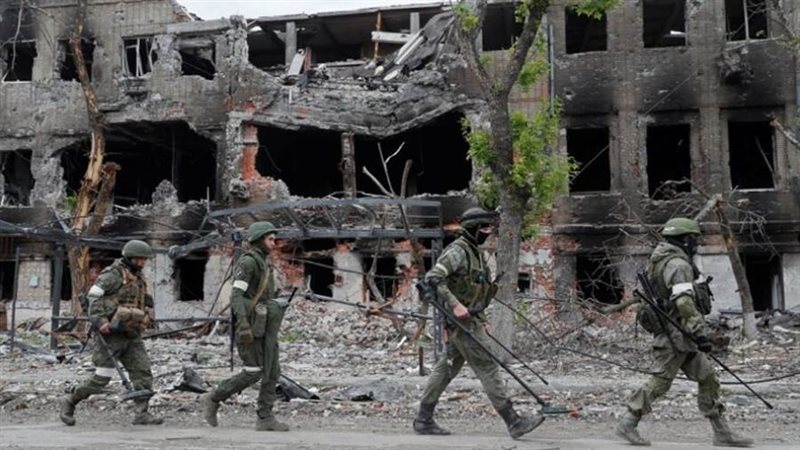 جنود روس يعملون على