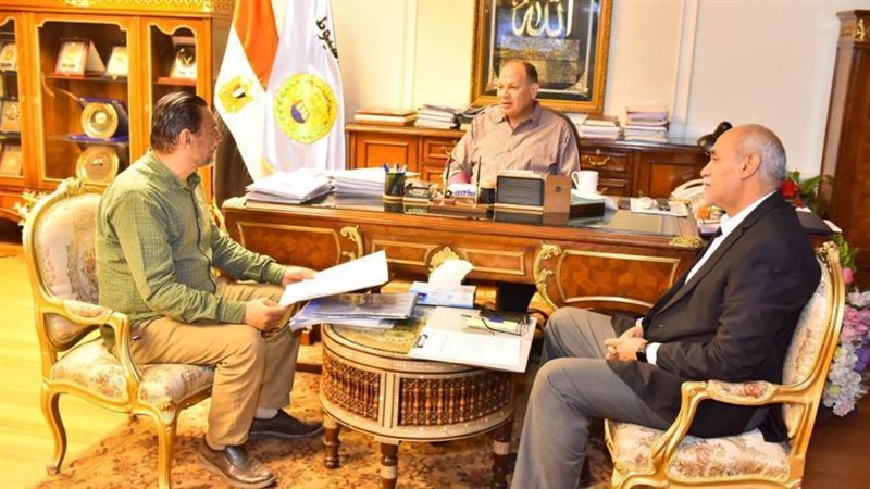 محافظ أسيوط يلتقي