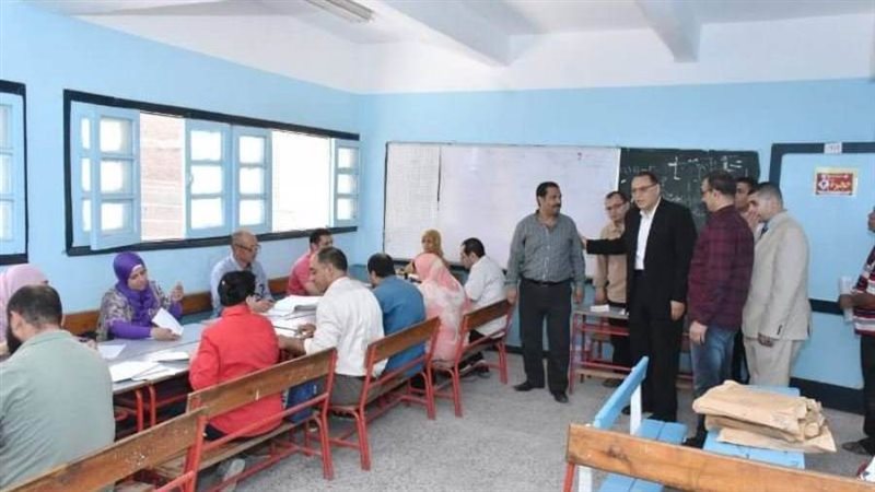 محافظ الشرقية خلال