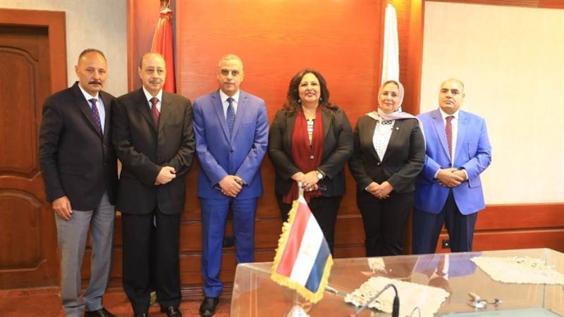 جانب من التوقيع