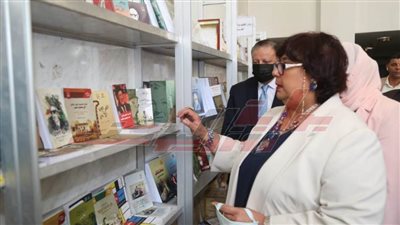 افتتاح معرض وثائقي وآخر للكتاب بمؤتمر 