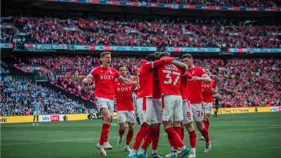 نوتينجهام فورست يـتأهل للدوري الإنجليزي الممتاز بفوزه على هيديرسفيلد تاون بهدف نظيف