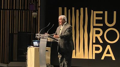 زاهي حواس يلقي محاضرة عن الاكتشافات الأثرية الأخيرة بإسبانيا