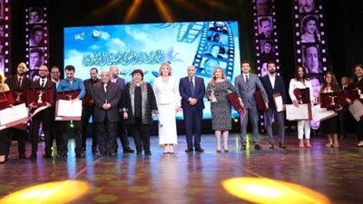 وزيرة الثقافة تُسلم جوائز الدورة 24 للمهرجان القومي للسينما المصرية