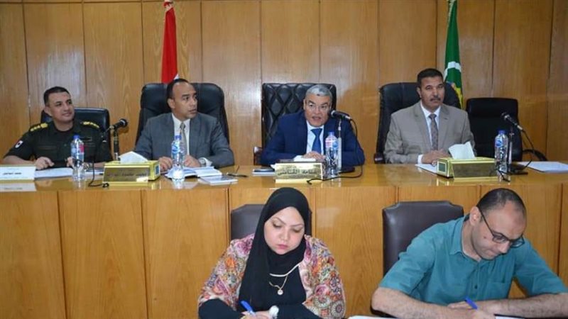 محافظ المنيا خلال