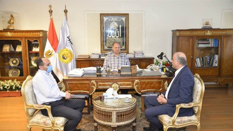 محافظ أسيوط يلتقى