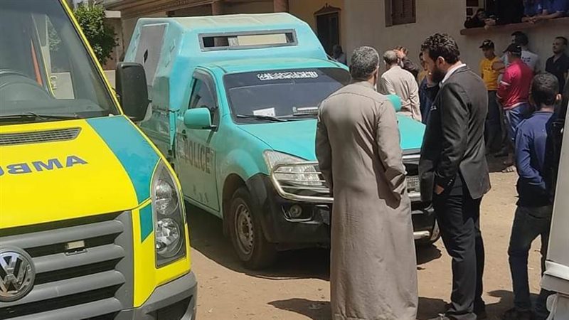 تجمهر الأهالي امام