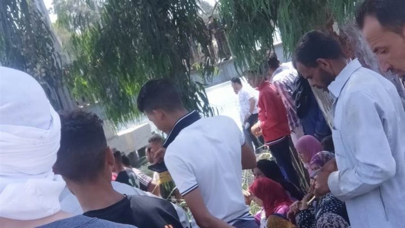 لحظة استخراج الجثة