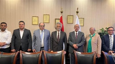 وفد نقابي يلتقي أمين الزمالة المصرية لبحث مشاكل الأطباء