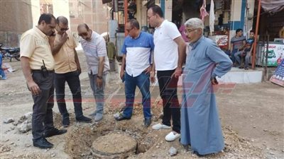 عبدالستار يتابع تسليك خطوط الصرف الصحي وخفض المنسوب بكفر الشيخ