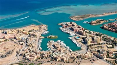 رئيس الوزراء يصدر قرارًا بتشكيل اللجنة المنظمة للمنشآت السياحية والفندقية وتنظيم عملها