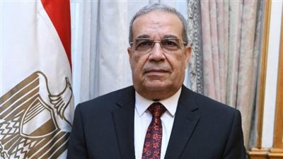 وزير الدولة للإنتاج الحربي يحضر حلقة نقاشية حول 