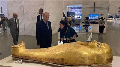 النائب الأول لرئيس مجلس وزراء قرغيزستان يزور متحف الحضارة 