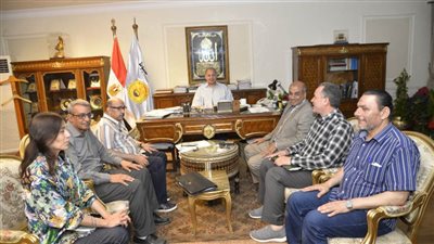 محافظ أسيوط يعتمد 1100 قرار 