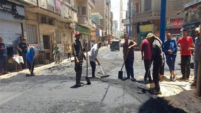 أعمال الرصف تتواصل بشوارع مدينتي منفلوط وديروط لتحسين ورفع كفاءة الطرق بأسيوط 