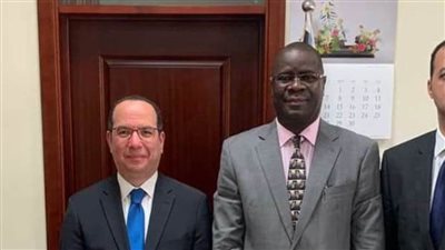 السفير المصري في جوبا يلتقي وزير الطاقة والسدود بجنوب السودان 