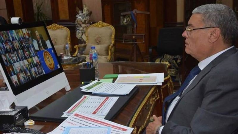 محافظ المنيا خلال