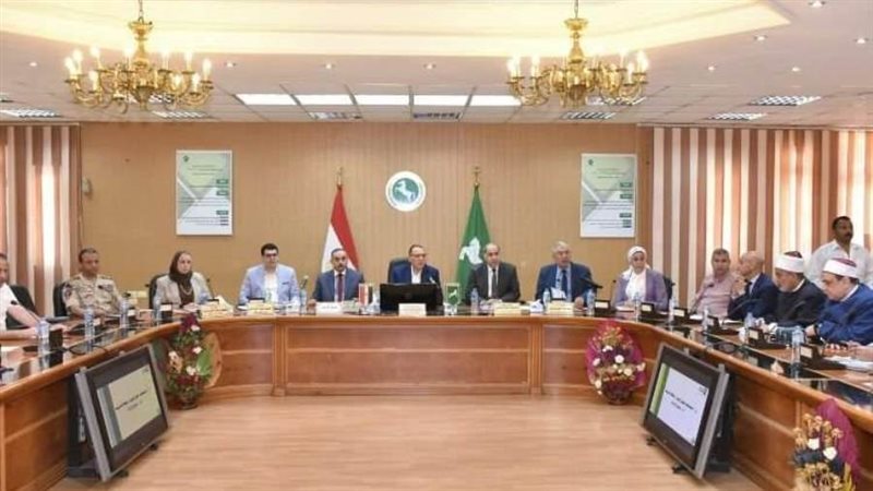 محافظ الشرقية خلال