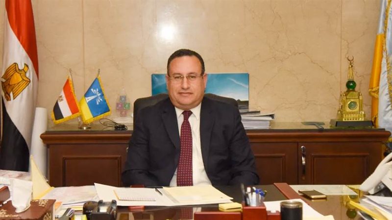 الدكتور عبد العزيز