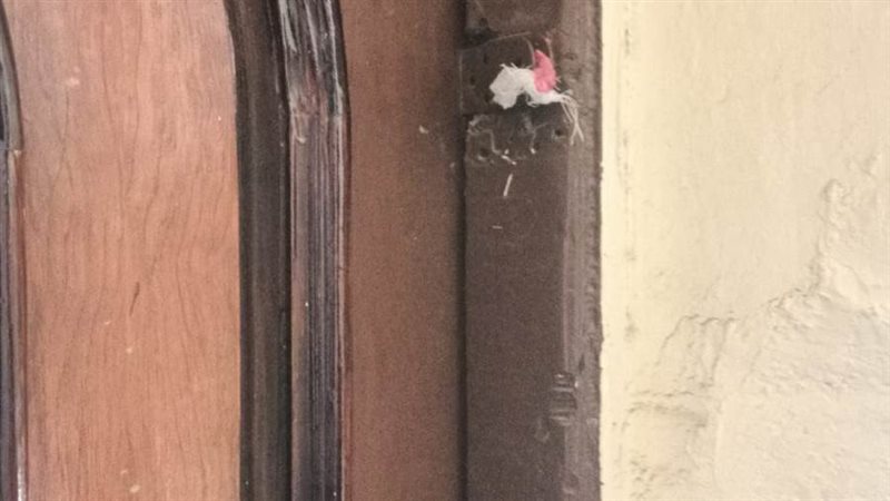 إصدار ٢٦ قرار غلق