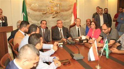 رئيس الوفد يستمع لمقترحات شباب الحزب حول المشاركة في الحوار الوطني