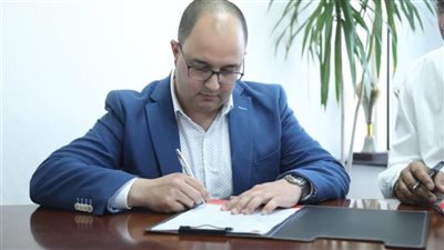 الأهلي يجدد الثقة في مدرب فريق اليد