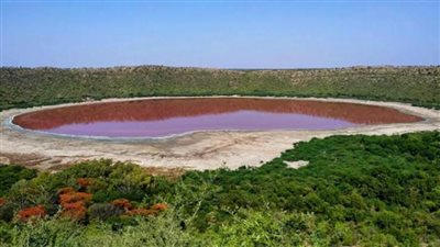 بحيرة المريخ الهندية.. مياه وردية ونيازك سر نشأتها