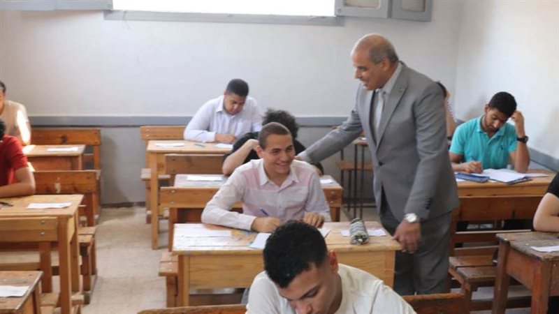 المحرصاوى يتفقد امتحانات
