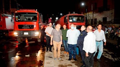 محافظ أسيوط يتفقد أعمال السيطرة على حريق بوحدتين سكنيتين بحي غرب