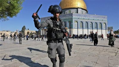 مستوطنون يقتحمون باحات الأقصى تحت حماية قوات الاحتلال