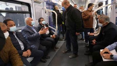 وزير النقل يتابع جاهزية المرحلتين الأولى والثانية من مشروع القطار الكهربائي