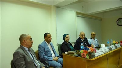  رئيس جامعة أسيوط يعقد اجتماعًا طارئًا مع أطباء معهد الأورام لتوضيح الحقائق المتعلقة بإنشاء مستشفى 2020 