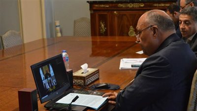 وزير الخارجية يجري اتصالاً مرئياً مع نظيرته التنزانية 